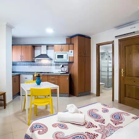Apartment Holidays2torremolinos Bajondillo Super High Speed Wifi & 50m Beach (adults Only)
