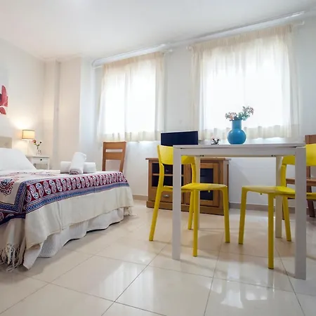 Apartment Holidays2torremolinos Bajondillo Super High Speed Wifi & 50m Beach (adults Only) *