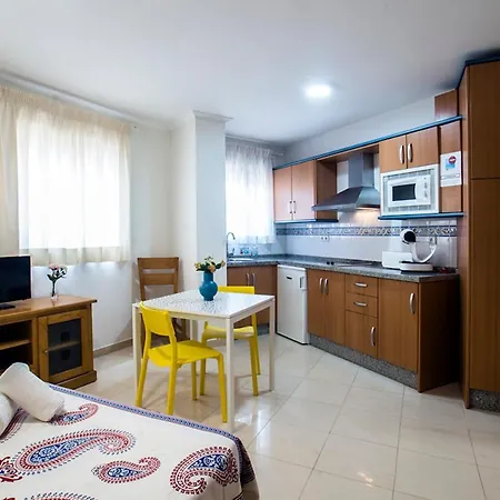 Holidays2torremolinos Bajondillo Super High Speed Wifi & 50m Beach (adults Only)