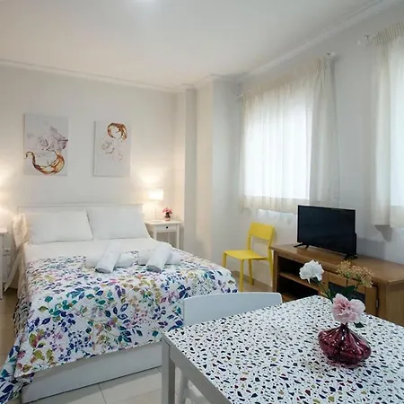 Holidays2torremolinos Bajondillo Super High Speed Wifi & 50m Beach (adults Only) *