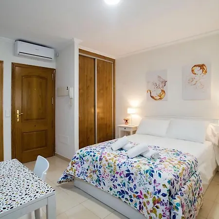 Holidays2torremolinos Bajondillo Super High Speed Wifi & 50m Beach (adults Only) Apartment *
