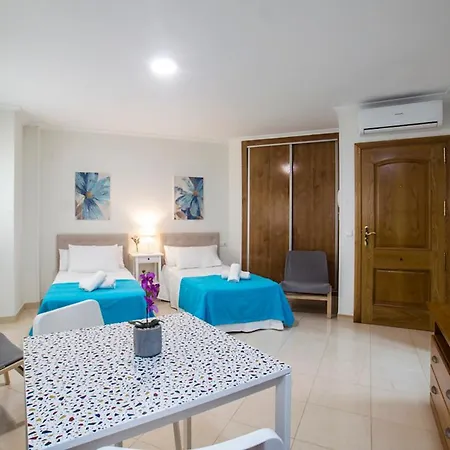 Holidays2torremolinos Bajondillo Super High Speed Wifi & 50m Beach (adults Only) Apartment